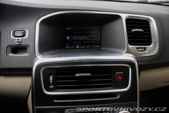 Volvo S60 Momentum, 158kW (2012) / 2012