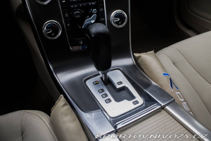 Volvo S60 Momentum, 158kW (2012) / 2012