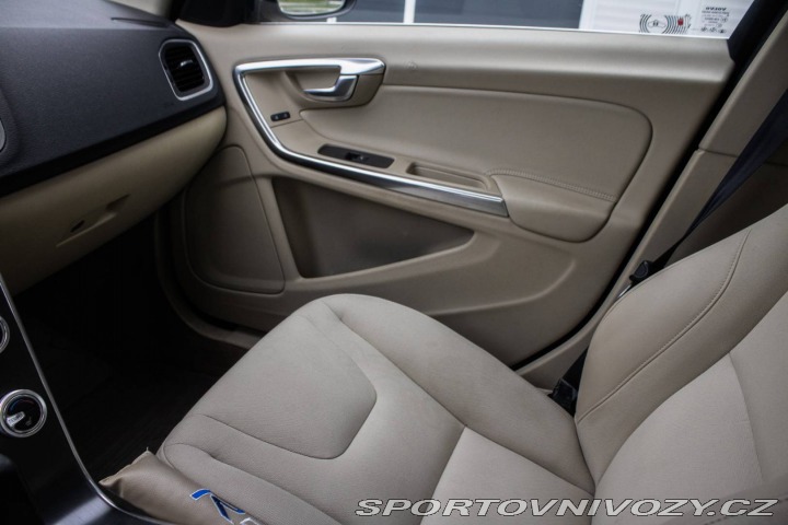 Volvo S60 Momentum, 158kW (2012) / 2012