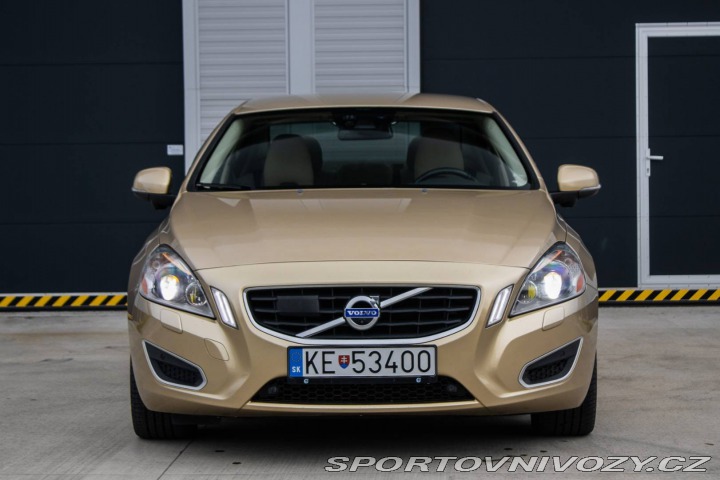 Volvo S60 Momentum, 158kW (2012) / 2012