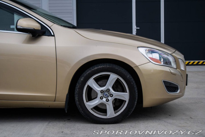 Volvo S60 Momentum, 158kW (2012) / 2012