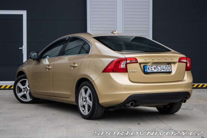 Volvo S60 Momentum, 158kW (2012) / 2012