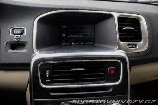 Volvo S60 Momentum, 158kW (2012) / 2012