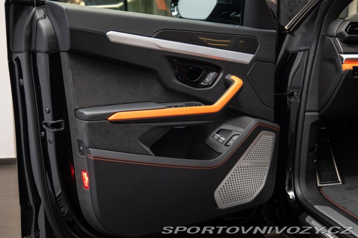 Lamborghini Urus SE 2025