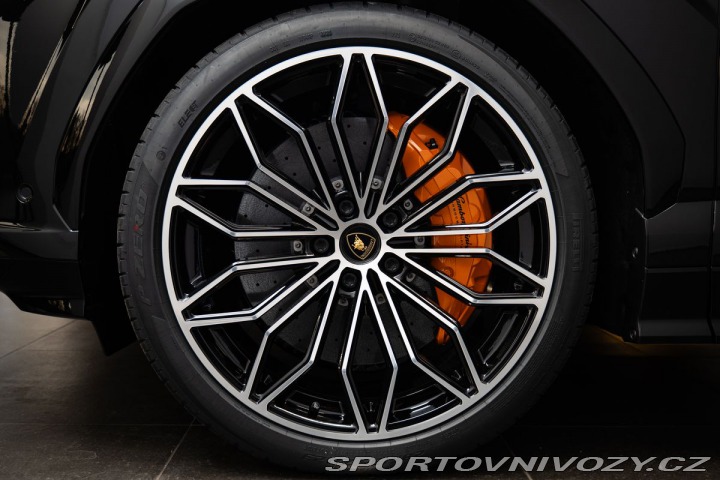 Lamborghini Urus SE 2025