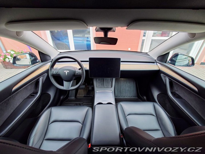 Tesla Model Y Long Range Dual Motor 378 2022