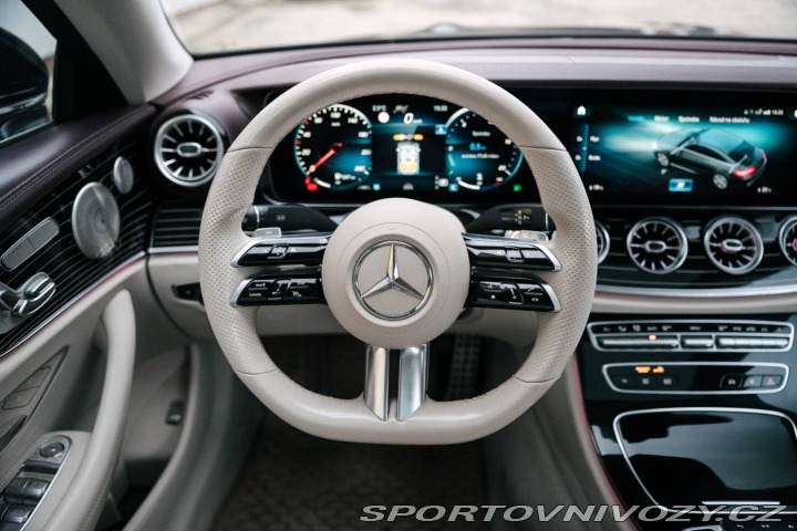 Mercedes-Benz E Kupé 220d 4MATIC / AJ NA 2021