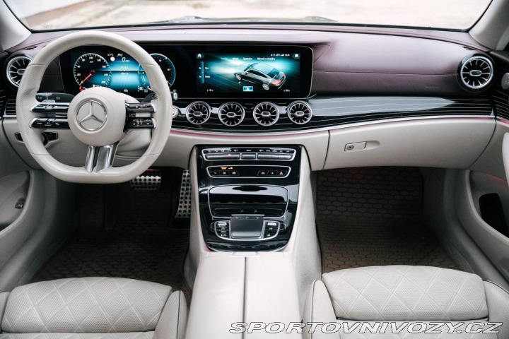 Mercedes-Benz E Kupé 220d 4MATIC / AJ NA 2021