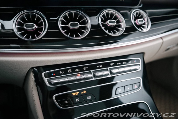 Mercedes-Benz E Kupé 220d 4MATIC / AJ NA 2021