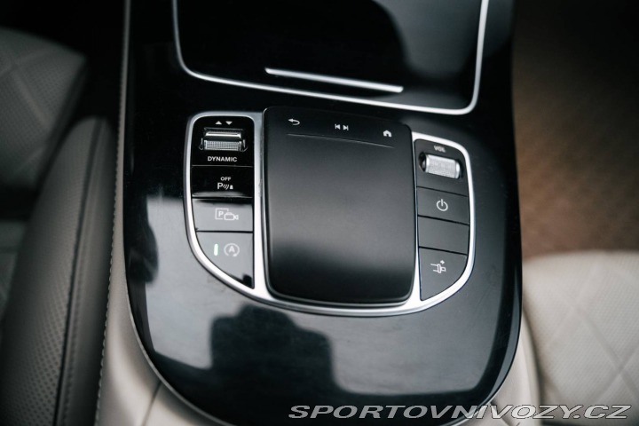 Mercedes-Benz E Kupé 220d 4MATIC / AJ NA 2021