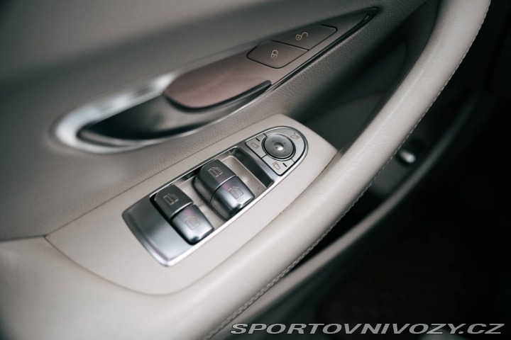 Mercedes-Benz E Kupé 220d 4MATIC / AJ NA 2021