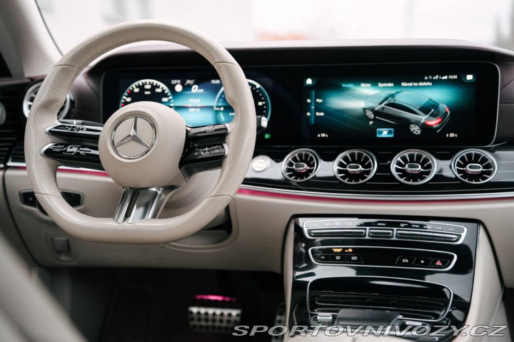 Mercedes-Benz E Kupé 220d 4MATIC / AJ NA 2021