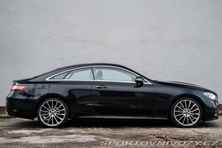 Mercedes-Benz E Kupé 220d 4MATIC / AJ NA 2021