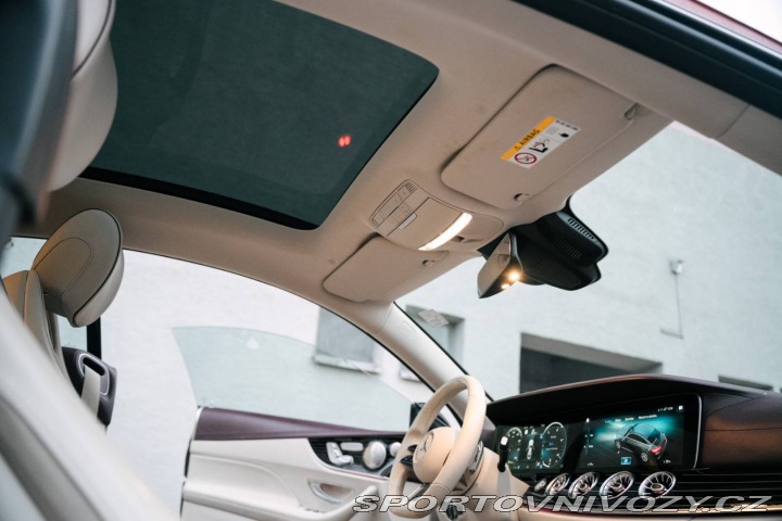 Mercedes-Benz E Kupé 220d 4MATIC / AJ NA 2021