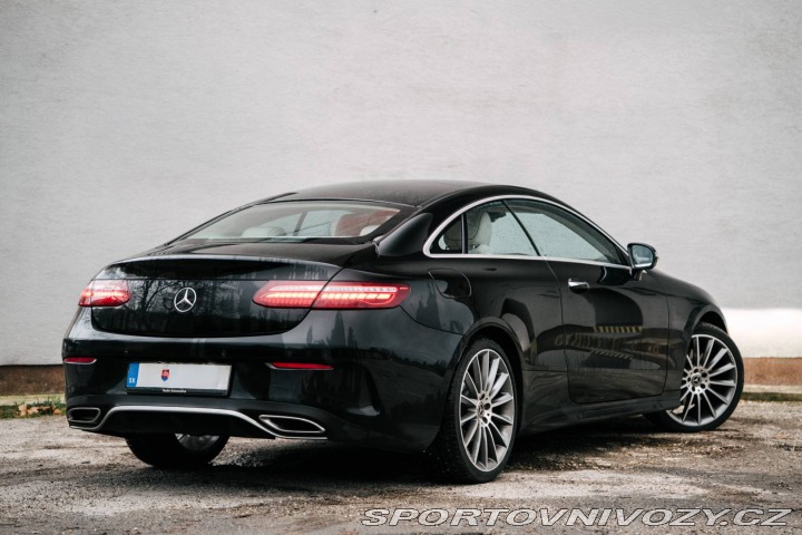 Mercedes-Benz E Kupé 220d 4MATIC / AJ NA 2021