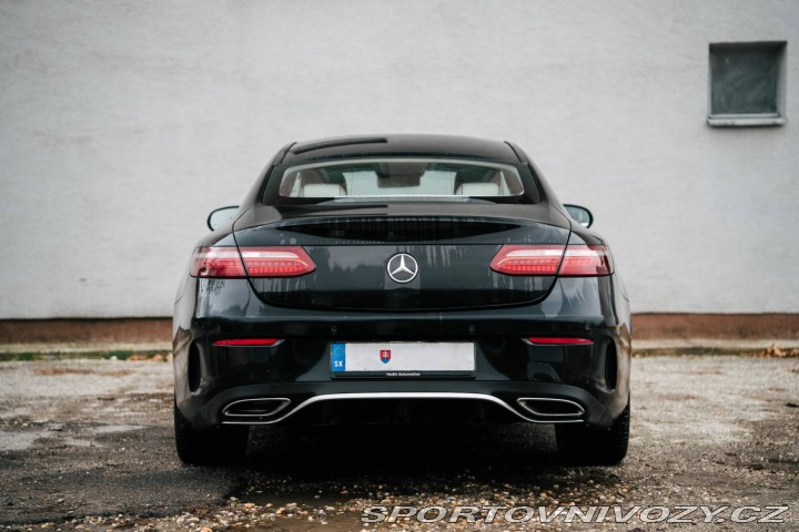 Mercedes-Benz E Kupé 220d 4MATIC / AJ NA 2021