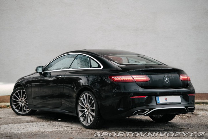 Mercedes-Benz E Kupé 220d 4MATIC / AJ NA 2021