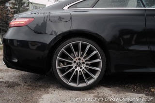 Mercedes-Benz E Kupé  220d 4MATIC / AJ NA 2021