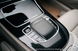 Mercedes-Benz E Kupé  220d 4MATIC / AJ NA 2021