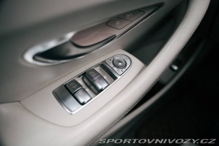 Mercedes-Benz E Kupé  220d 4MATIC / AJ NA 2021