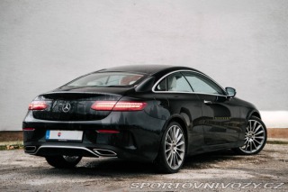Mercedes-Benz E Kupé  220d 4MATIC / AJ NA 2021