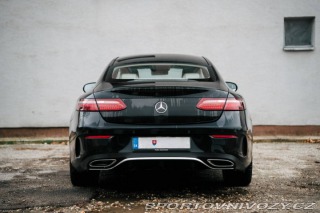 Mercedes-Benz E Kupé  220d 4MATIC / AJ NA 2021