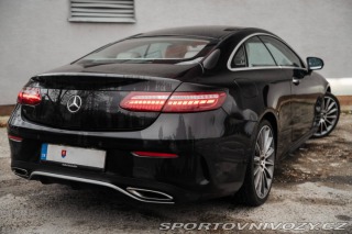 Mercedes-Benz E Kupé  220d 4MATIC / AJ NA 2021