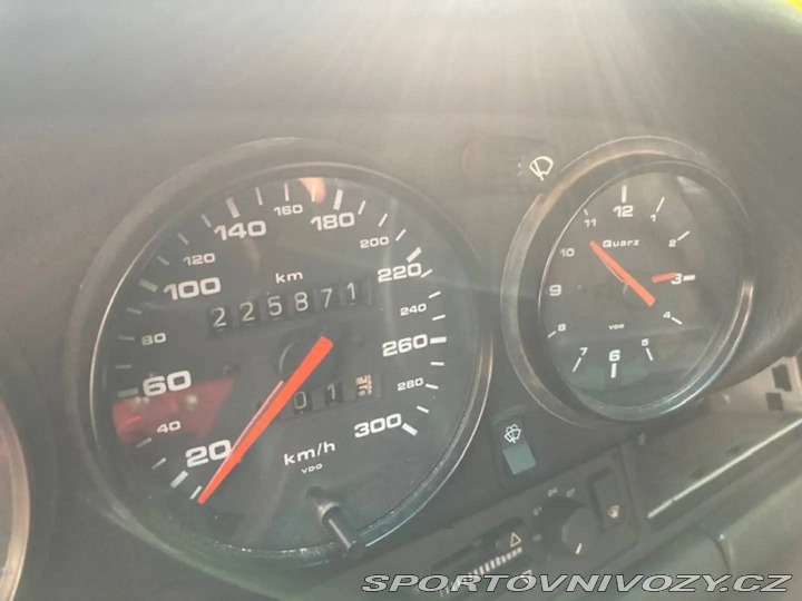 Porsche 911 Carrera 4 1990