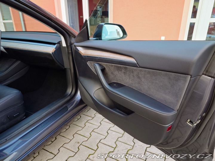 Tesla Model 3 Standard Range Plus 239 k 2021