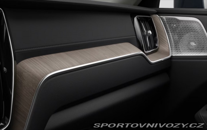 Volvo Ostatní modely XC60 2,0 T6 Ultra Bright 2025