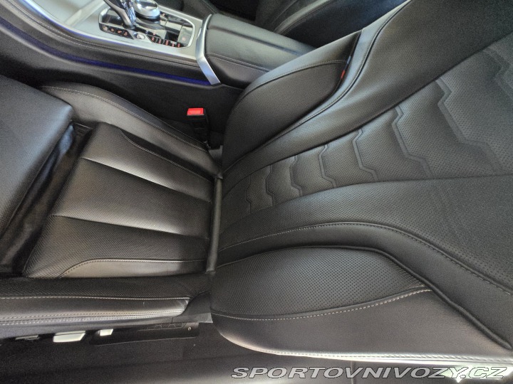 BMW 8 M850i,Čr,kupe,laser,karbo 2021
