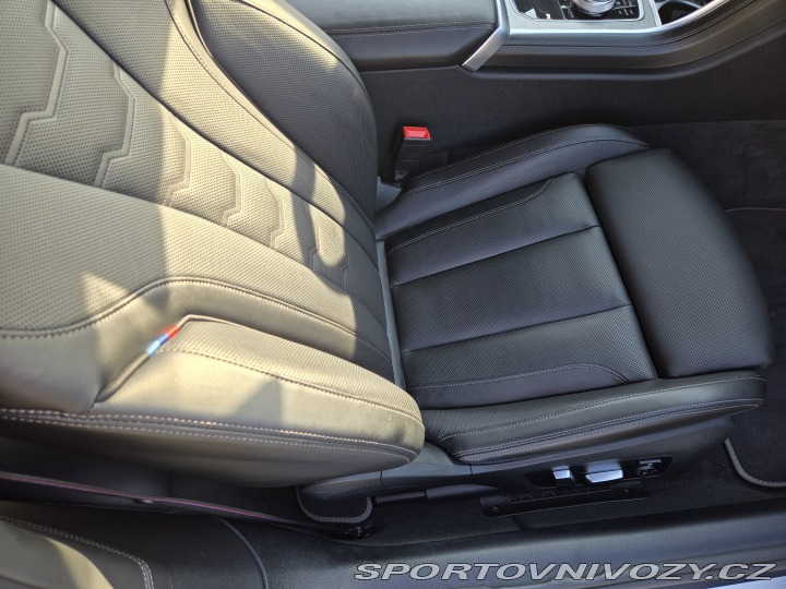 BMW 8 M850i,Čr,kupe,laser,karbo 2021