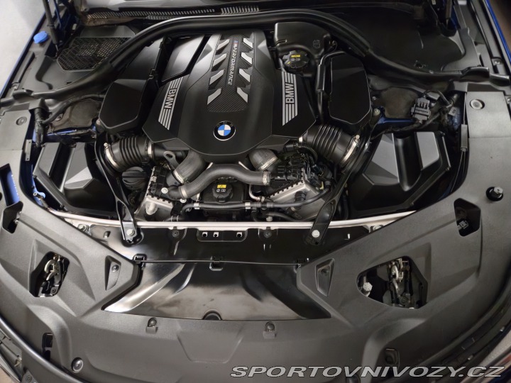 BMW 8 M850i,Čr,kupe,laser,karbo 2021