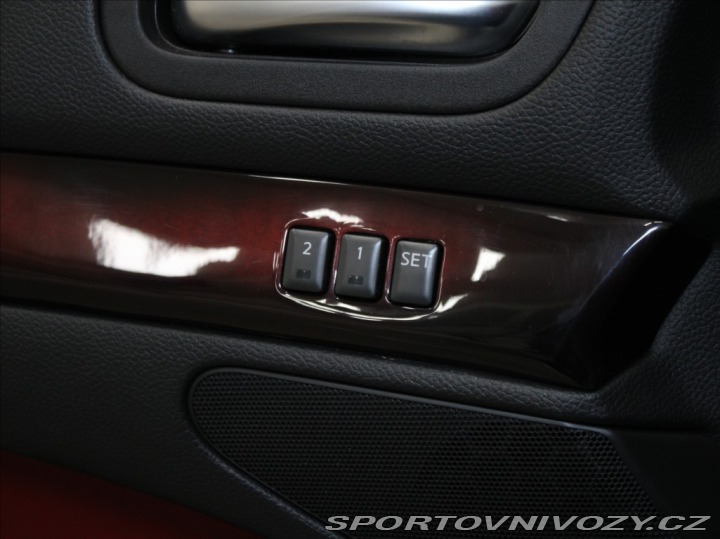 Infiniti G37 3,7 V6 235kW Premium 107t 2011