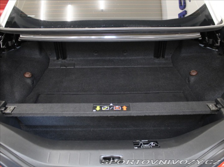 Infiniti G37 3,7 V6 235kW Premium 107t 2011