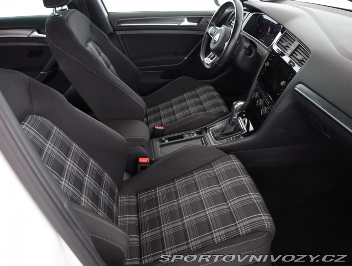 Volkswagen Golf Highline 2.0 TDI GTD 2017