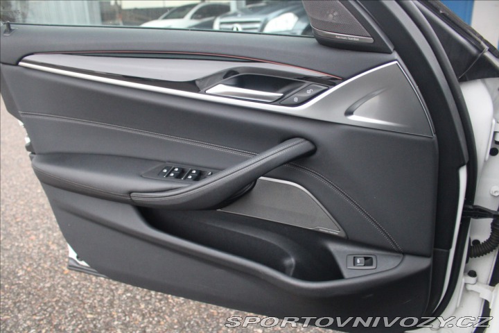 BMW 5 3,0 30d xDrive MSport h/k 2022