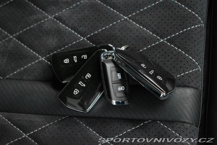 Škoda Octavia RS RS 2.0TSI TAŽNÉ*WEBASTO*Č 2021