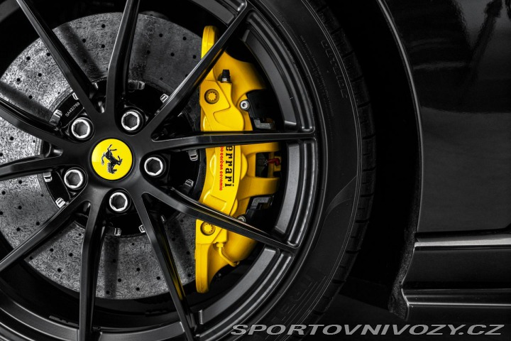 Ferrari 812 Superfast, lift, karbon, 2020