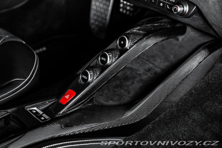 Ferrari 812 Superfast, lift, karbon, 2020