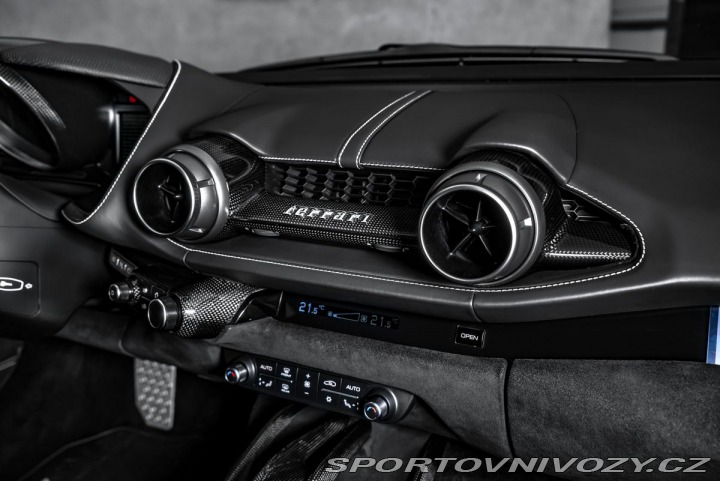 Ferrari 812 Superfast, lift, karbon, 2020