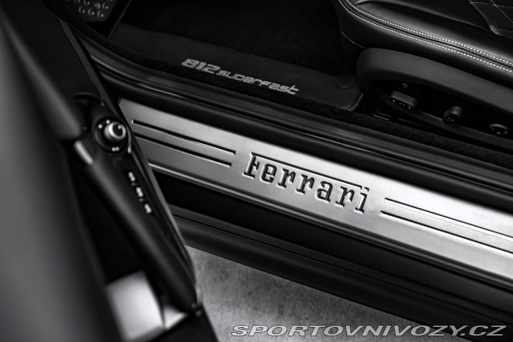 Ferrari 812 Superfast, lift, karbon, 2020