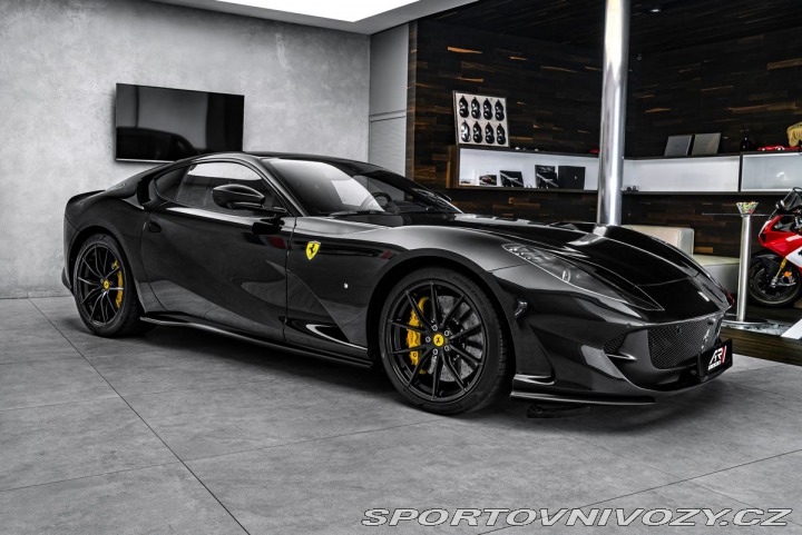 Ferrari 812 Superfast, lift, karbon, 2020