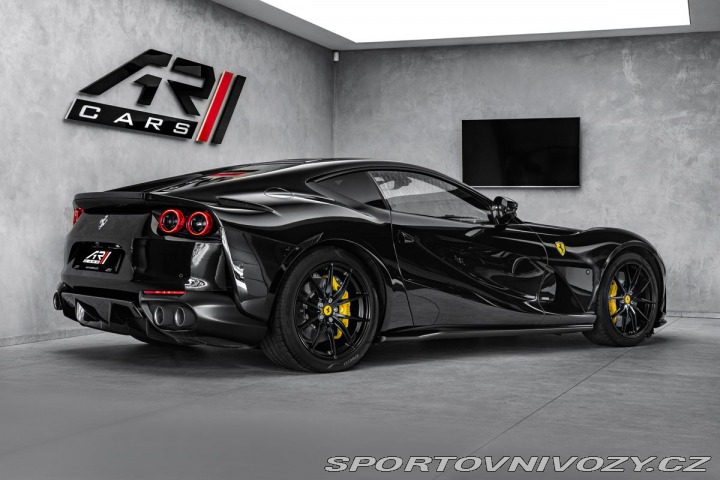 Ferrari 812 Superfast, lift, karbon, 2020