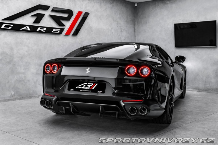 Ferrari 812 Superfast, lift, karbon, 2020