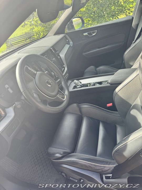 Volvo Ostatní modely XC60 B4 D PLUS DARK 1800