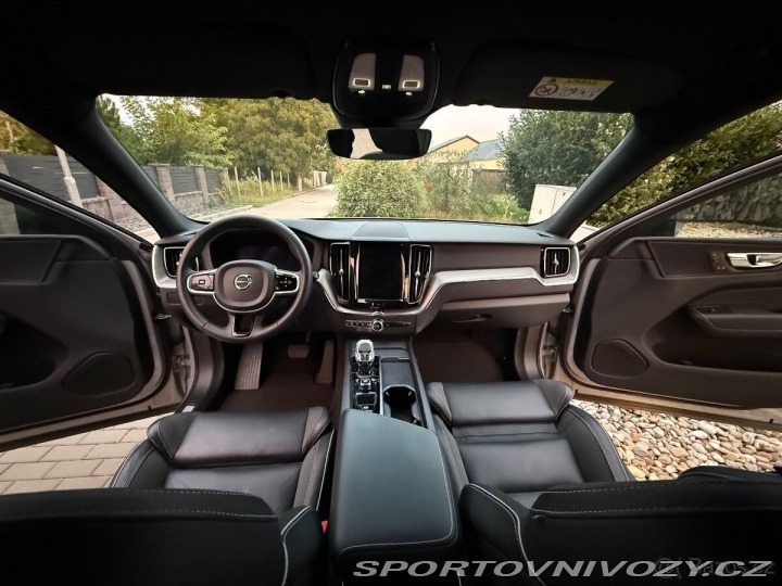 Volvo Ostatní modely XC60 B4 D PLUS DARK 1800