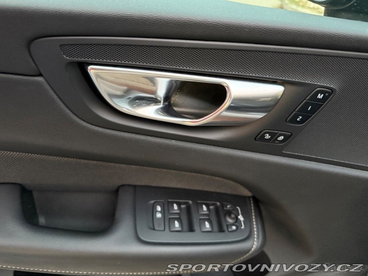 Volvo Ostatní modely XC60 B4 D PLUS DARK 1800