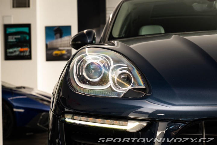 Porsche Macan S 1800