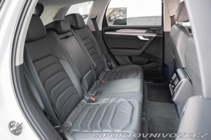 Volkswagen Ostatní modely Touareg 3.0 TDI R-LINE*TAŽNÉ*WEBA 2019